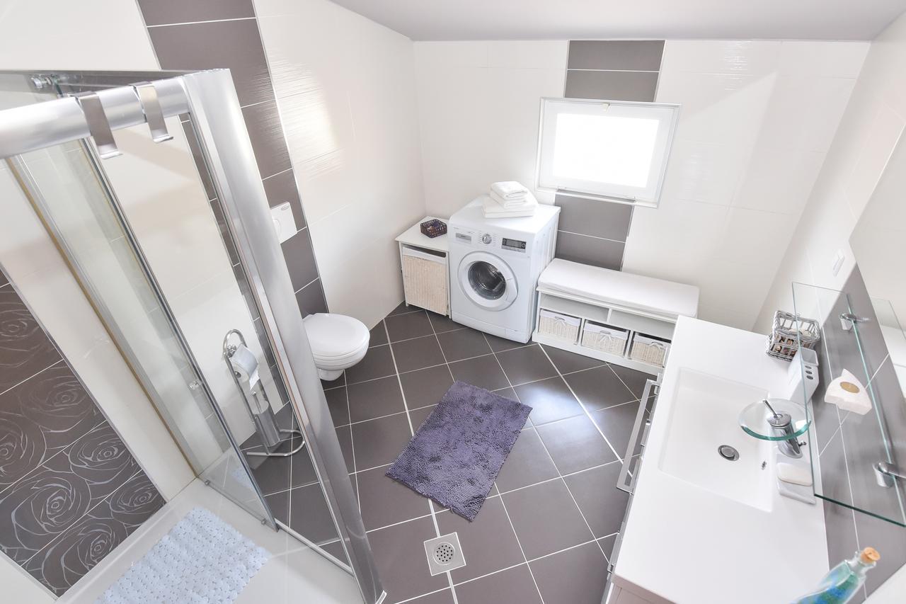 Apartment Larisa Gornji Karin Ngoại thất bức ảnh