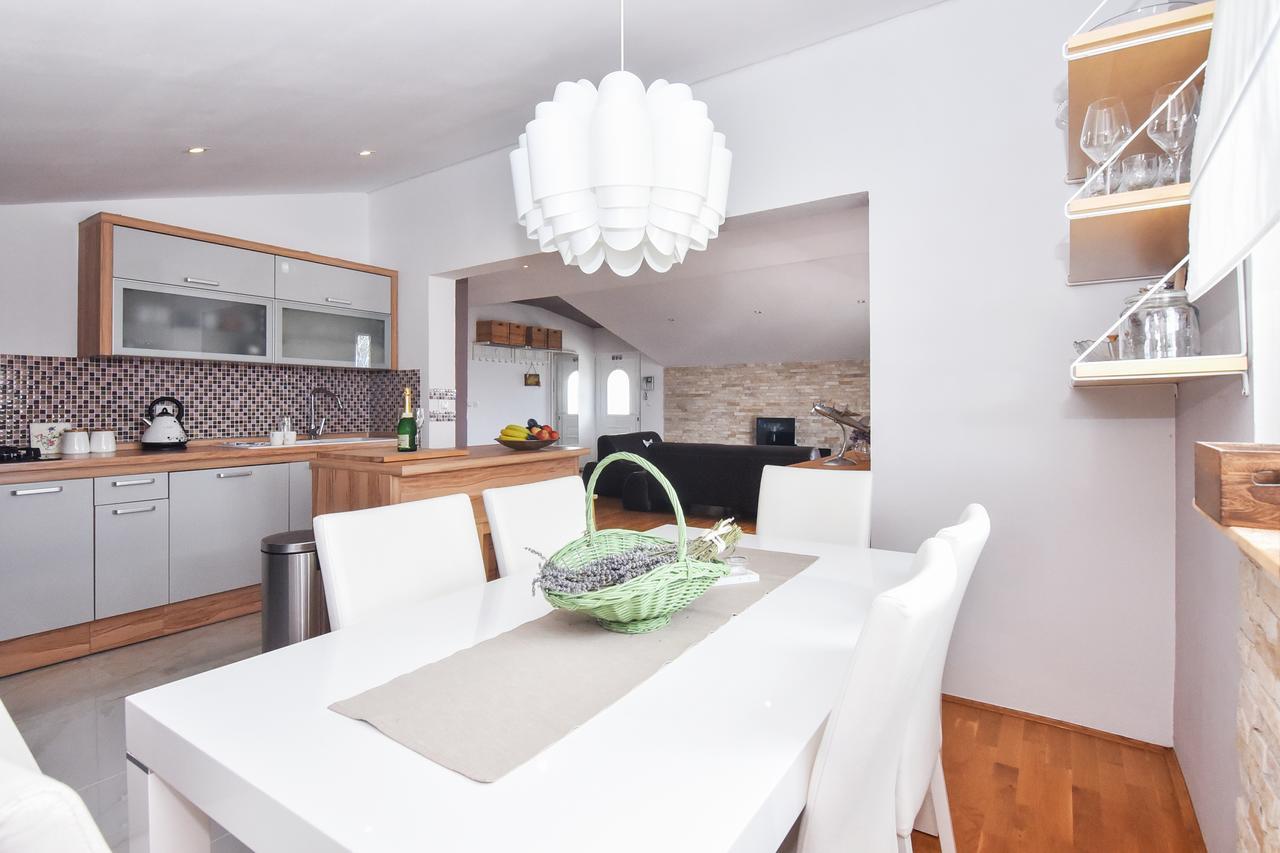 Apartment Larisa Gornji Karin Ngoại thất bức ảnh