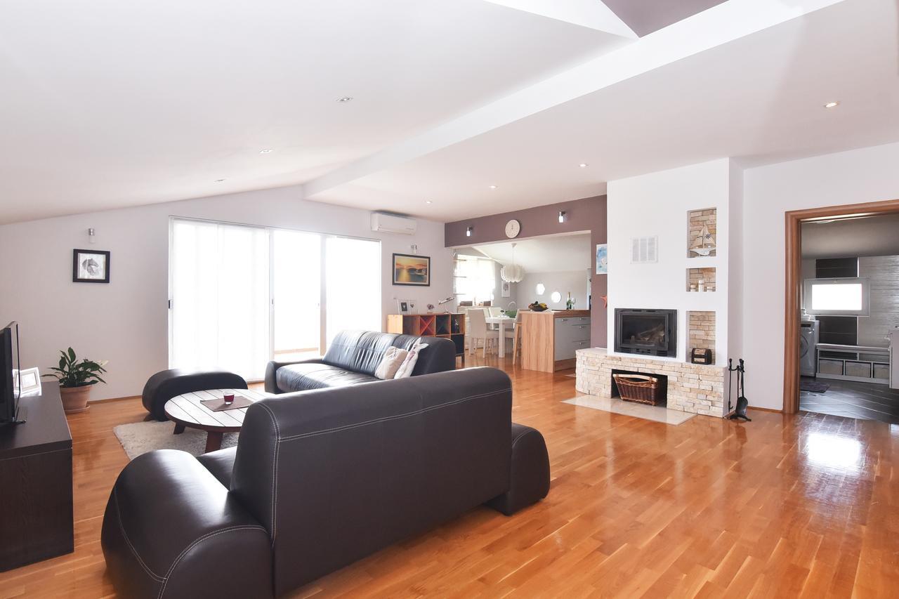 Apartment Larisa Gornji Karin Ngoại thất bức ảnh