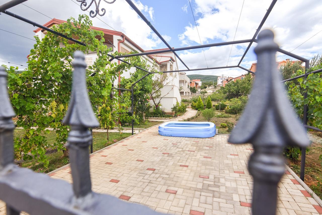 Apartment Larisa Gornji Karin Ngoại thất bức ảnh
