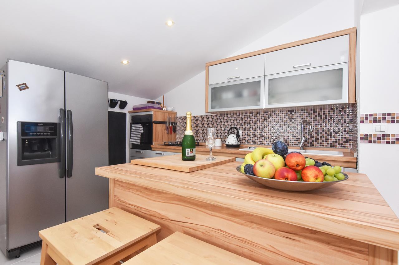 Apartment Larisa Gornji Karin Ngoại thất bức ảnh